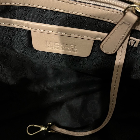 MICHAEL KORS MEDIUM TOTE - Picture 8 of 10